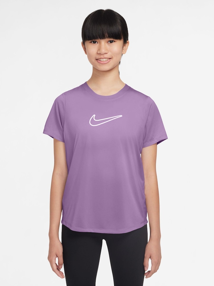 بنفسجي فاتح - تيشرت بكُم قصير بتقنية Dri-FIT من تشكيلة One من Nike - صورة 1 من 3 بنفسجي فاتح - تيشرت بكُم قصير بتقنية Dri-FIT من تشكيلة One من Nike - صورة 1 من 3