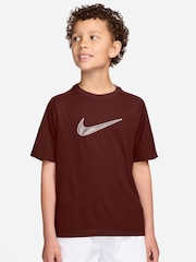 بني تمر داكن - تيشرت Dri-FIT متعدد الاستخدامات من Nike - صورة 1 من 3