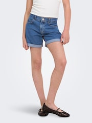 ONLY KIDS Regular Waist Mom Fit Teksas kratke hlače za mamu sa običnim strukom - Slika 3 od 6