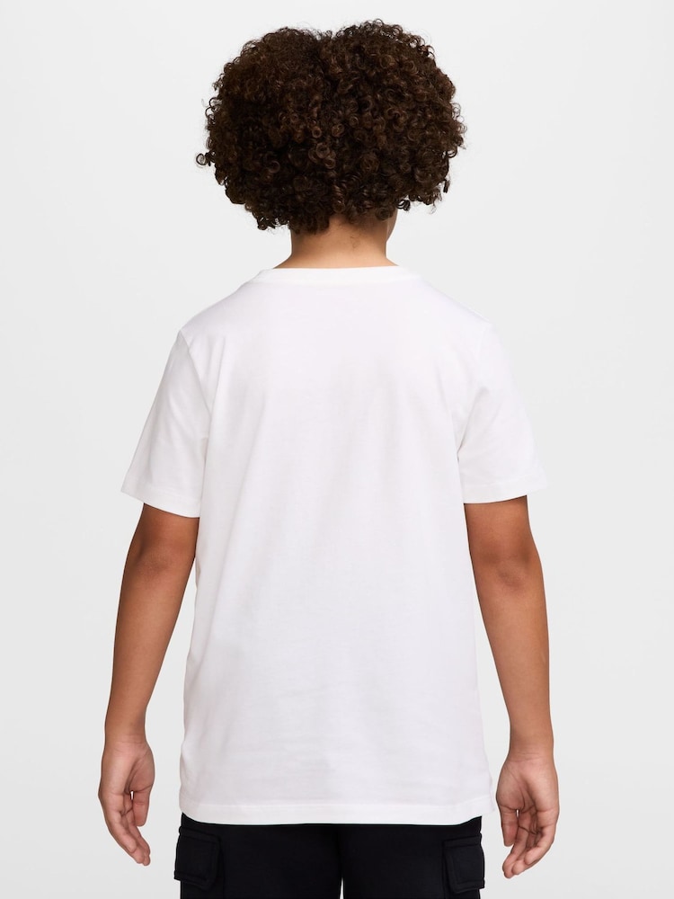 Nike White Graphic Pocket T-Shirt - Image 2 of 3