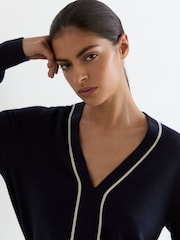 Reiss Navy/Ivory Mila Wool-Blend V-Neck Stripe-Detail Jumper with Cashmere - Image 4 of 6