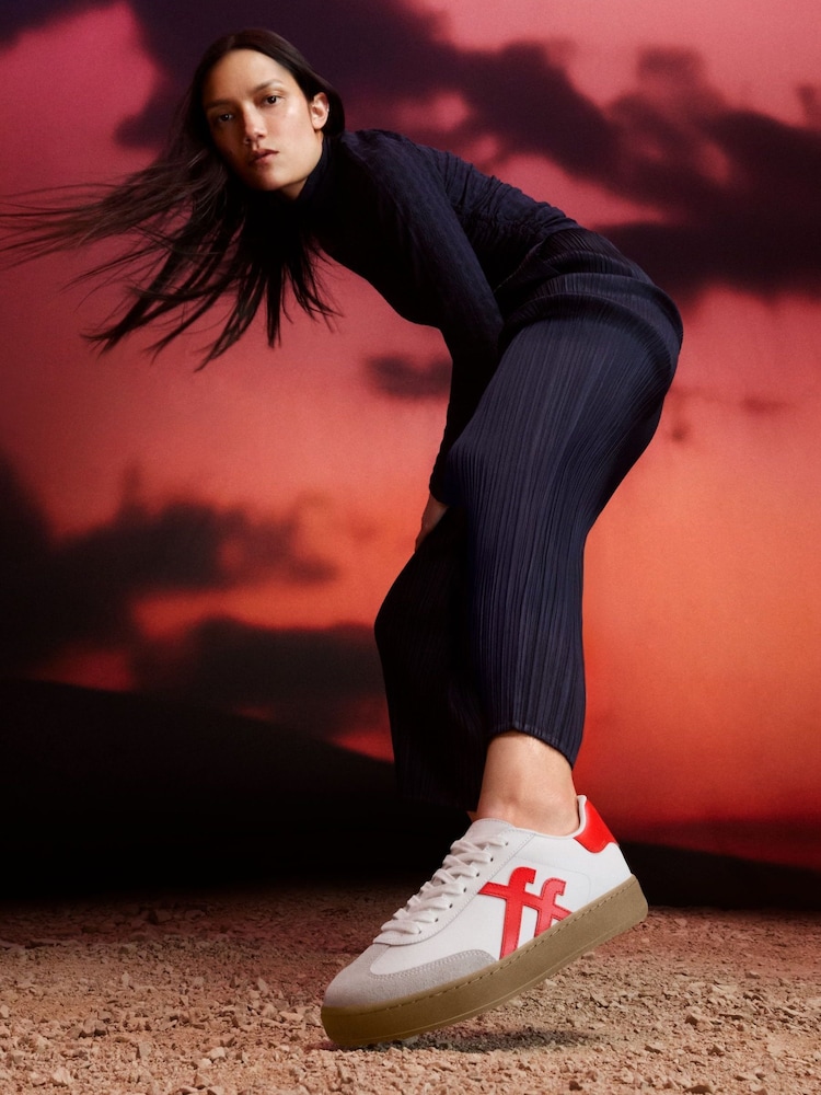 FitFlop White The Dash T-Toe Leather Sneakers - Image 2 of 6