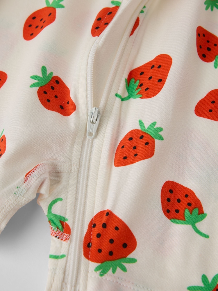 Polarn O. Pyret Strawberry Print Short Sleepsuit - Imagen 3 de 3 Polarn O. Pyret Strawberry Print Short Sleepsuit - Imagen 3 de 3