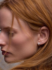 Nuanță argintie - Dinny Hall Iceni Warrior Huggie Hoops - Imaginea 1 din 4