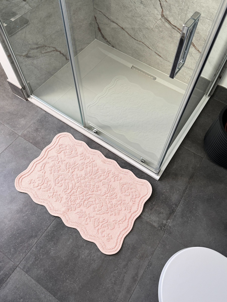 Allure Bath Fashions Sepia Rose Scalloped Jacquard Bath Mat - Image 1 of 4 Allure Bath Fashions Sepia Rose Scalloped Jacquard Bath Mat - Image 1 of 4