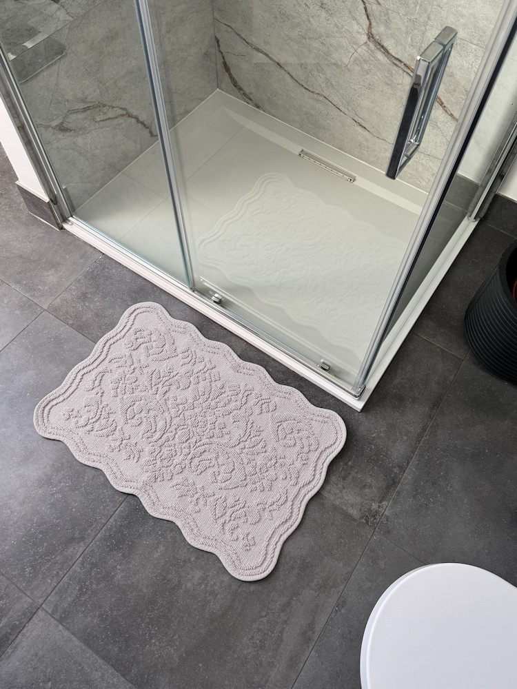 Allure Bath Fashions Grey Scalloped Jacquard Bath Mat - Image 1 of 4 Allure Bath Fashions Grey Scalloped Jacquard Bath Mat - Image 1 of 4