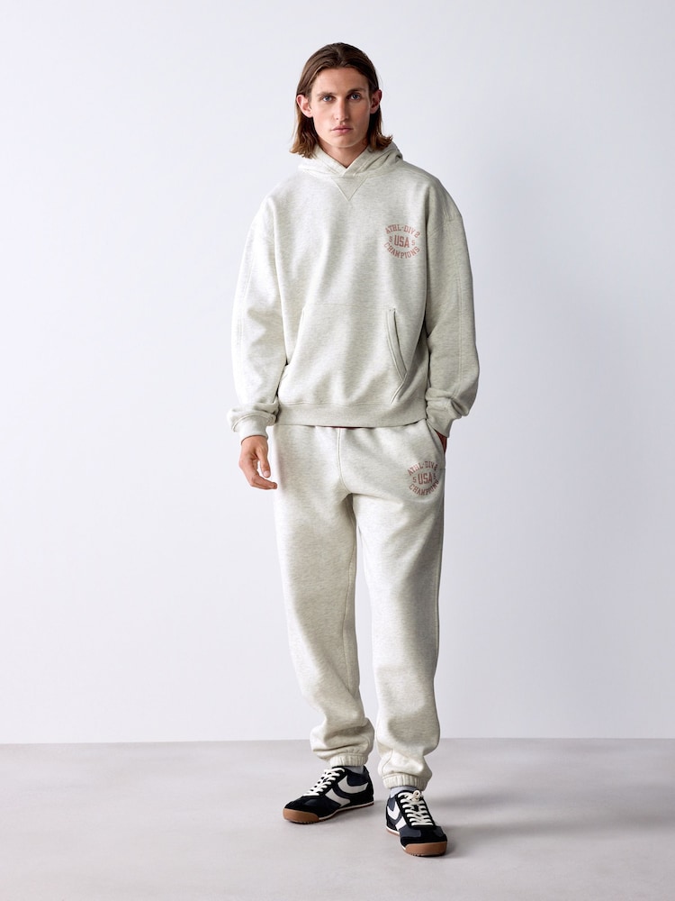 Marga neutro - Straight Cuff Graphic Joggers - Imagen 2 de 10 Marga neutro - Straight Cuff Graphic Joggers - Imagen 2 de 10