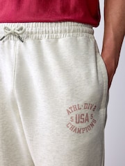 Marga neutro - Straight Cuff Graphic Joggers - Imagen 5 de 10