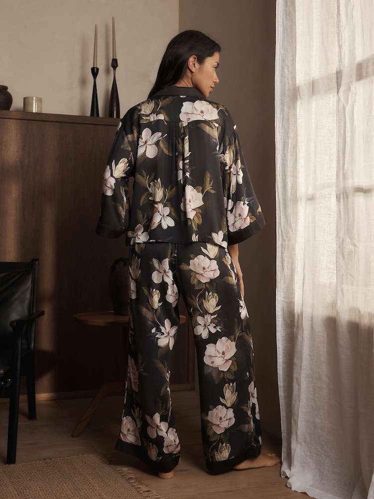 Pyjamas boutonné en Satin modal Fleuri Noir et Blanc B by Ted Baker - Image 2 de 5