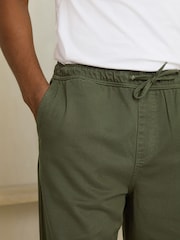 كاكي أخضر - بنطلون رياضي ناعم الملمس بمزيج TENCEL™ من N. Premium - Image 7 of 10