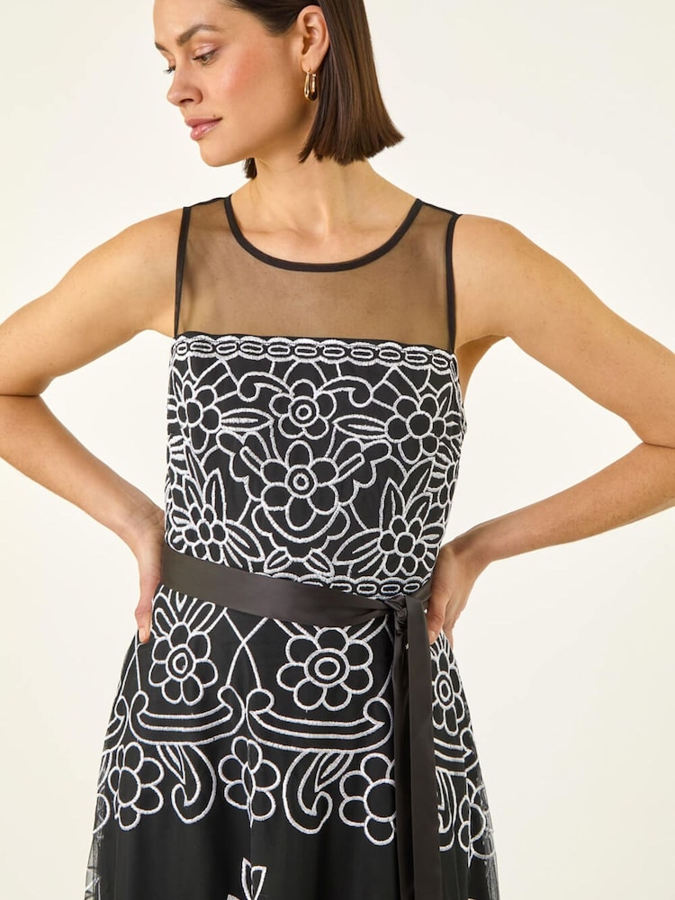 Robe Roman Fleurie Brodée - Image 5 sur 5