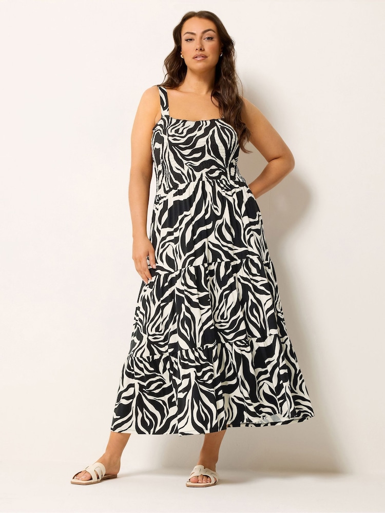 فستان ماكسي متوسط الطول بتصميم مُجمّع من Yours Curve - Image 1 of 5 فستان ماكسي متوسط الطول بتصميم مُجمّع من Yours Curve - Image 1 of 5