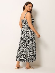 فستان ماكسي متوسط الطول بتصميم مُجمّع من Yours Curve - Image 2 of 5