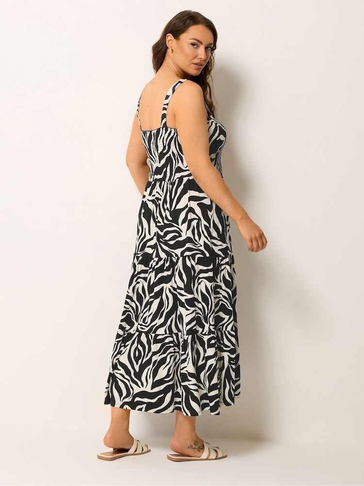 فستان ماكسي متوسط الطول بتصميم مُجمّع من Yours Curve - Image 2 of 5 فستان ماكسي متوسط الطول بتصميم مُجمّع من Yours Curve - Image 2 of 5