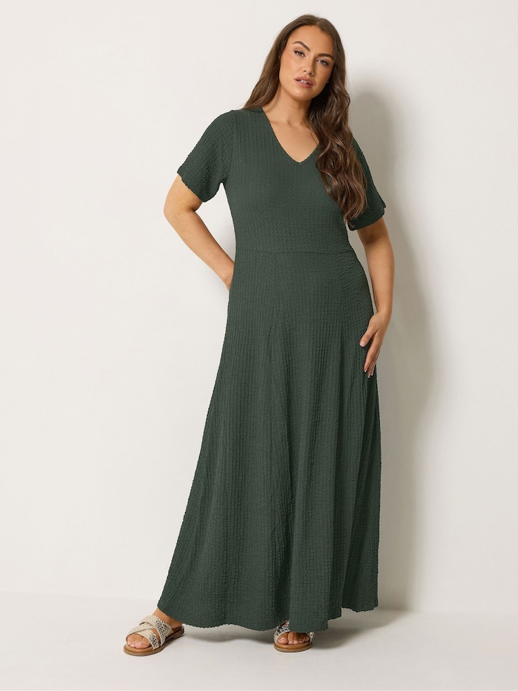Verde - Yours Curve Textured V-Neckline Maxi Dress - Imagen 1 de 5