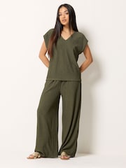 ירוק - M&Co Petite Textured V-Neck T-Shirt - תמונה 2 מתוך 5