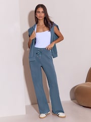 Azul marino - Pantalones de chándal suaves de pernera ancha y corte holgado en mezcla de modal de Lipsy - Imagen 1 de 5