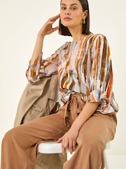 رداء عُلوي بطبعة تجريدية وأكمام كشكشة من Roman - Image 1 of 5