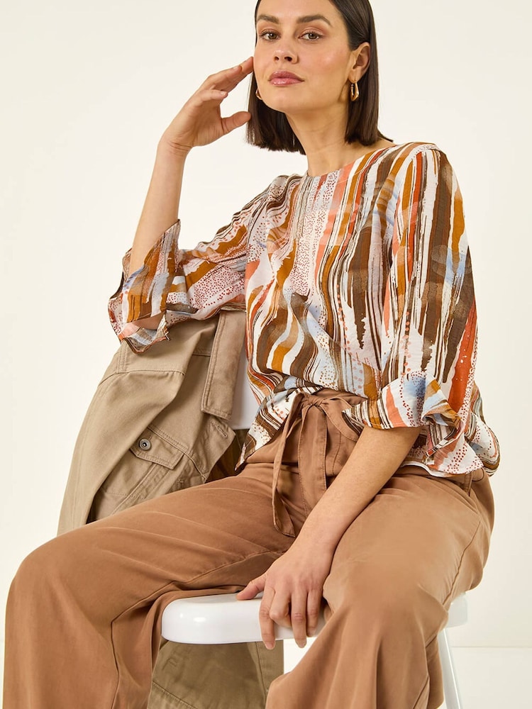 رداء عُلوي بطبعة تجريدية وأكمام كشكشة من Roman - Image 1 of 5