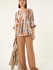 رداء عُلوي بطبعة تجريدية وأكمام كشكشة من Roman - Image 2 of 5