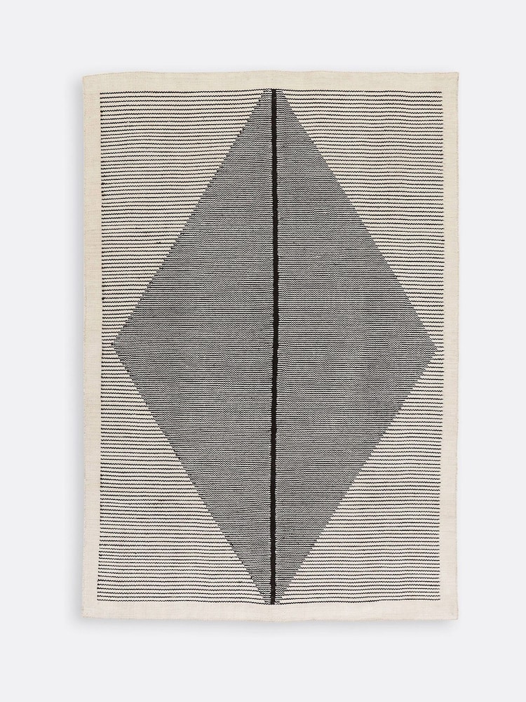 La Redoute Intérieurs Black/Ecru Loscan Indoor/Outdoor Rug - Image 2 of 3 La Redoute Intérieurs Black/Ecru Loscan Indoor/Outdoor Rug - Image 2 of 3