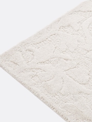 La Redoute Intérieurs Ecru Tyma Woolen Rug with A Flower Print - Image 2 of 4