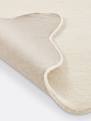 La Redoute Intérieurs Ecru Scalero Scalloped 100% Wool Rug - Image 4 of 4