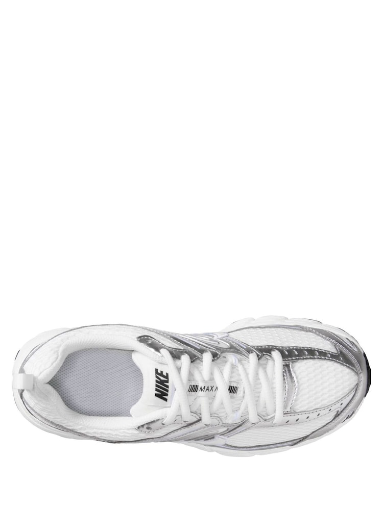 Nike White/Silver Youth Air Max Moto 2K Trainers - Image 2 of 3 Nike White/Silver Youth Air Max Moto 2K Trainers - Image 2 of 3