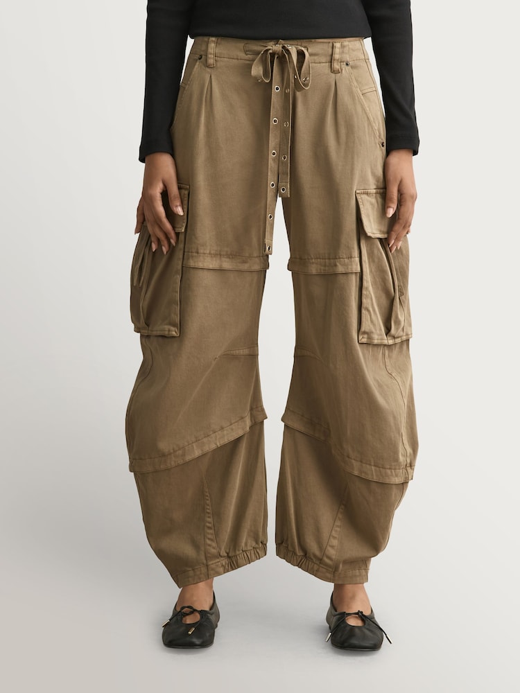Free People Green Reef Curved Cargo Twill Trousers - Image 2 of 6 Free People Green Reef Curved Cargo Twill Trousers - Image 2 of 6