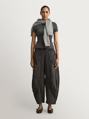 黑色 - Free People Onset 降落伞裤子 - 6的图像1｝