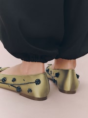 أصفر ليموني - حذاء باليه مسطح تصميم بزهور مطرزة بالخرز من Forever Comfort® - صورة 5 من 10
