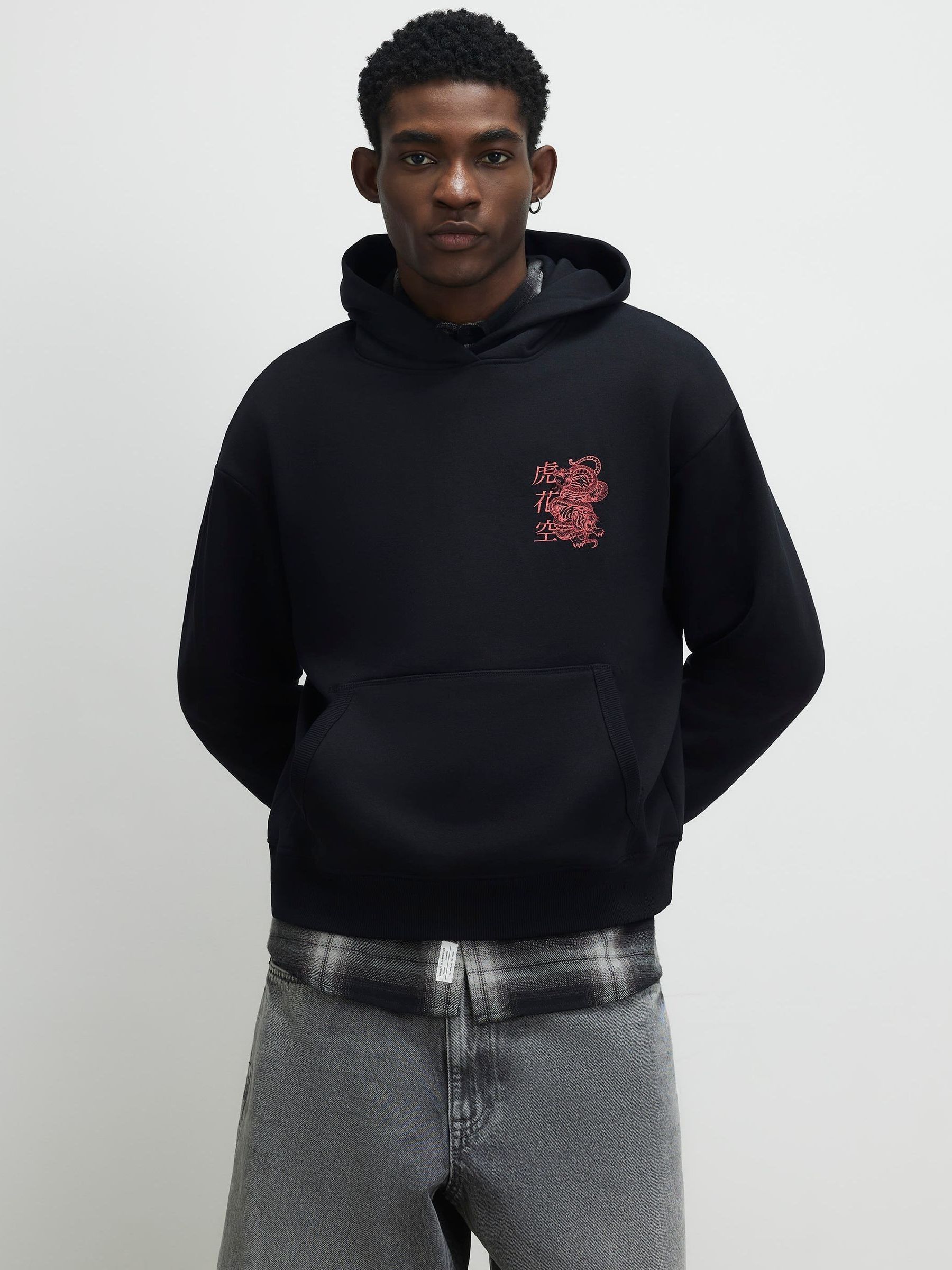 Next：日本 River Island Regular Fit Japanese Snake Hoodie from