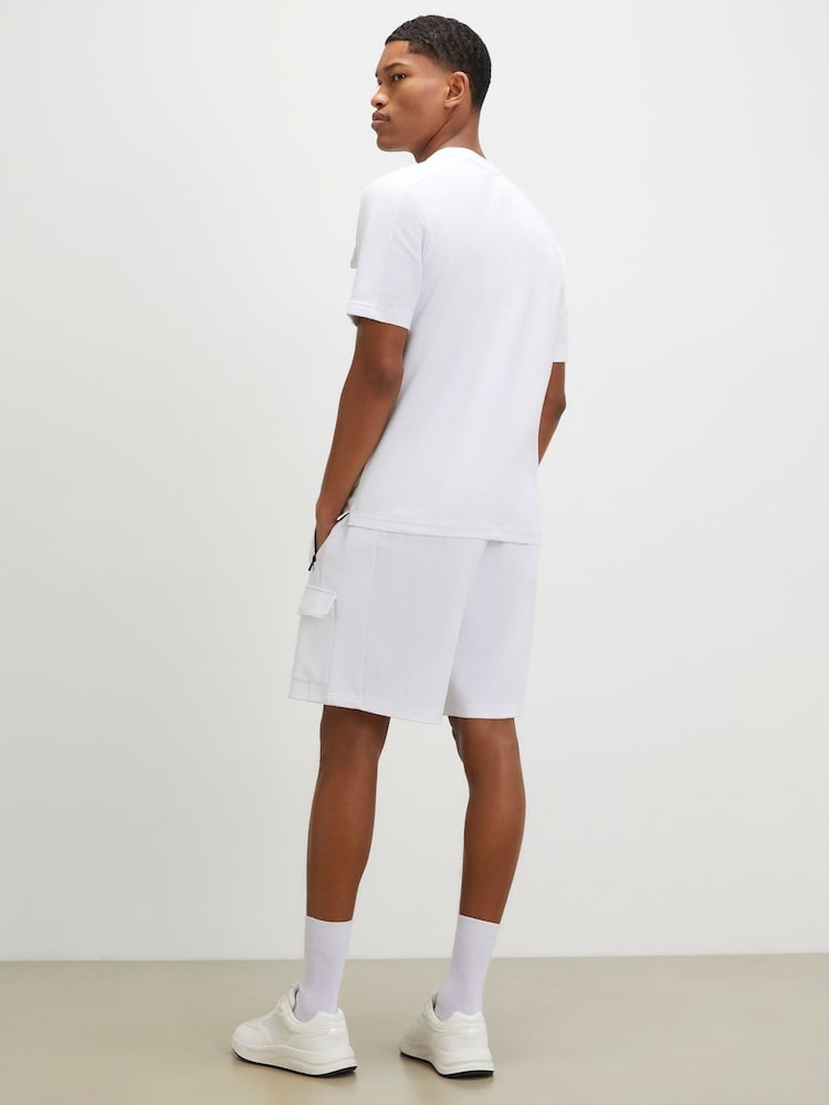 River Island White Regular Fit Waffle Cargo Shorts - Image 2 of 4