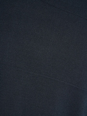 שחור - Lyle & Scott חולצת פולו סרוגה בדוגמת פסים בגוונים דומים - תמונה 5 מתוך 6