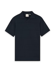 שחור - Lyle & Scott חולצת פולו סרוגה בדוגמת פסים בגוונים דומים - תמונה 6 מתוך 6