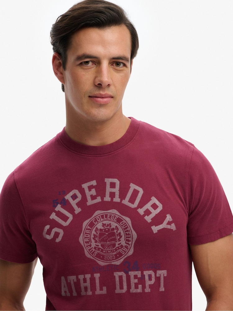 Superdry חולצת טי בגזרה נינוחה ובעיצוב וינטג' בסגנון קולג' אמריקאי - תמונה 5 מתוך 5