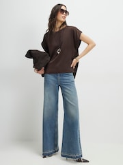 T-shirt River Island à manches courtes en satin avec revers et poignets - Image 2 de 4