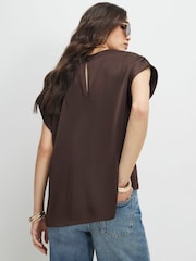 T-shirt River Island à manches courtes en satin avec revers et poignets - Image 3 de 4