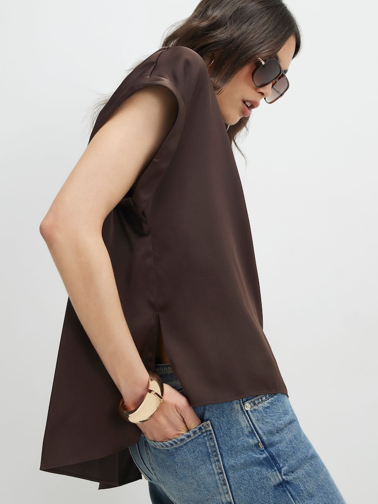 T-shirt River Island à manches courtes en satin avec revers et poignets - Image 4 de 4