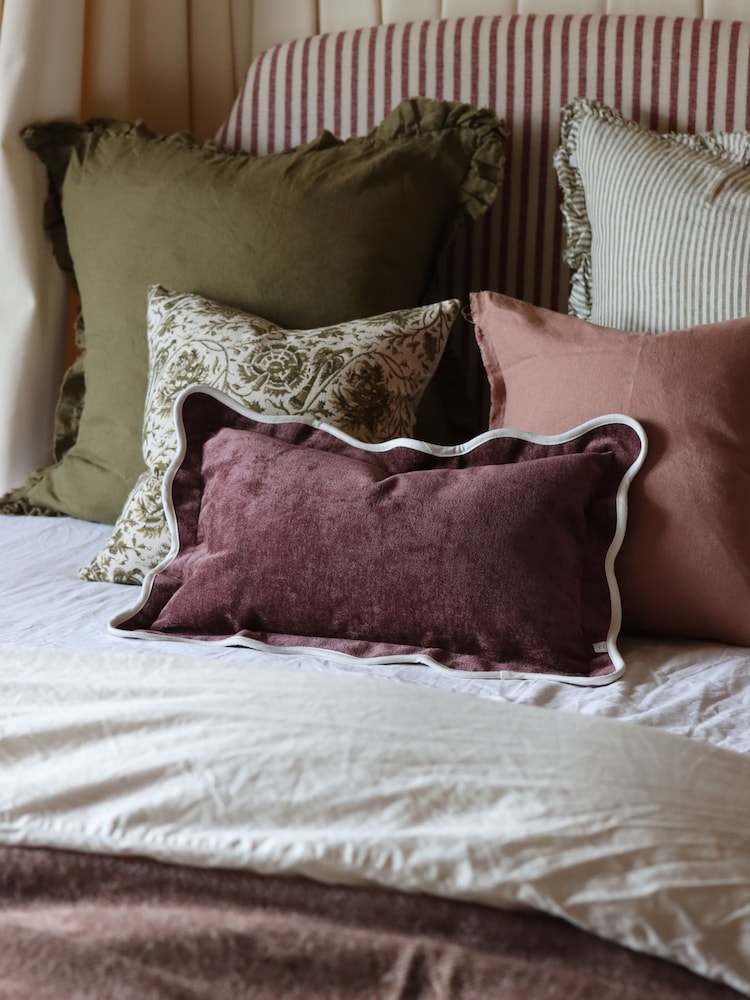 Ellenvale Interiors Plum Chloe Scalloped Edge 50 x 30cm Cushion Cover - Image 6 of 6