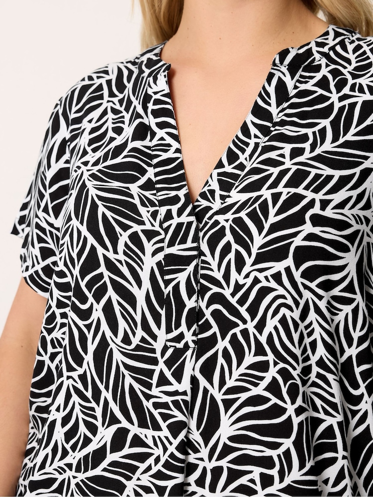 Yours Curve Black Pleated Front Detail Tunic Dress - Image 4 of 4