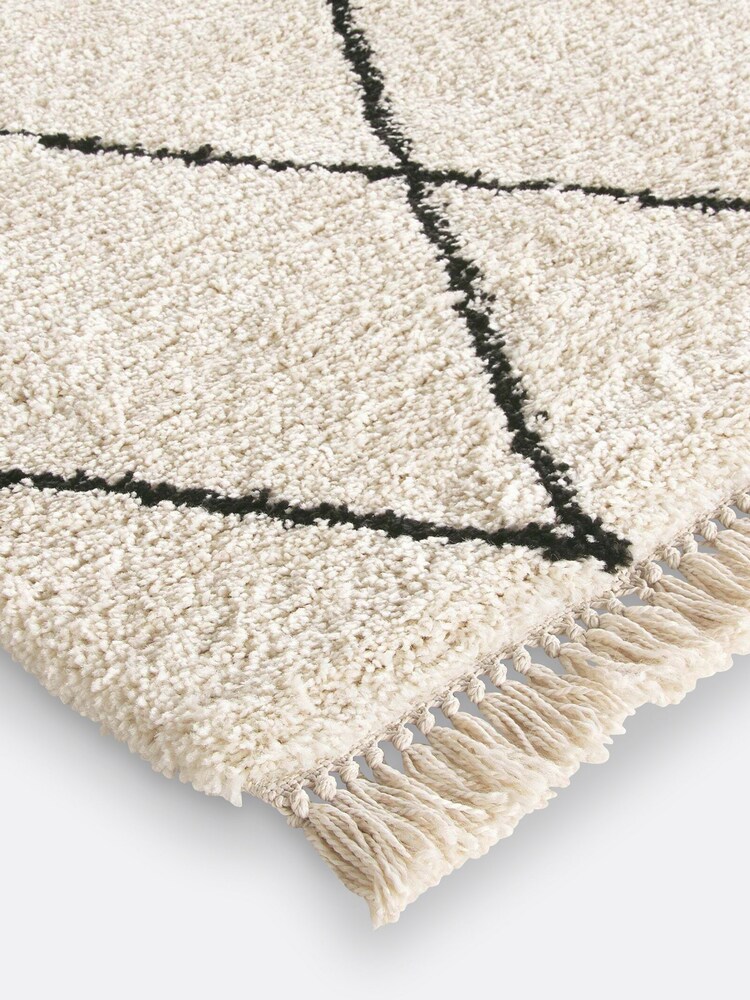 La Redoute Intérieurs White Black Jiraya Fringed Berber-Style Rug - Image 3 of 3