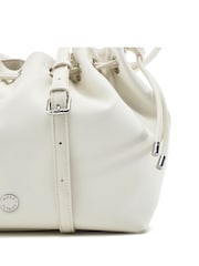 Moda in Pelle Briela Leather Ruched Eyelet Detail Knot Bag - תמונה 3 מתוך 3