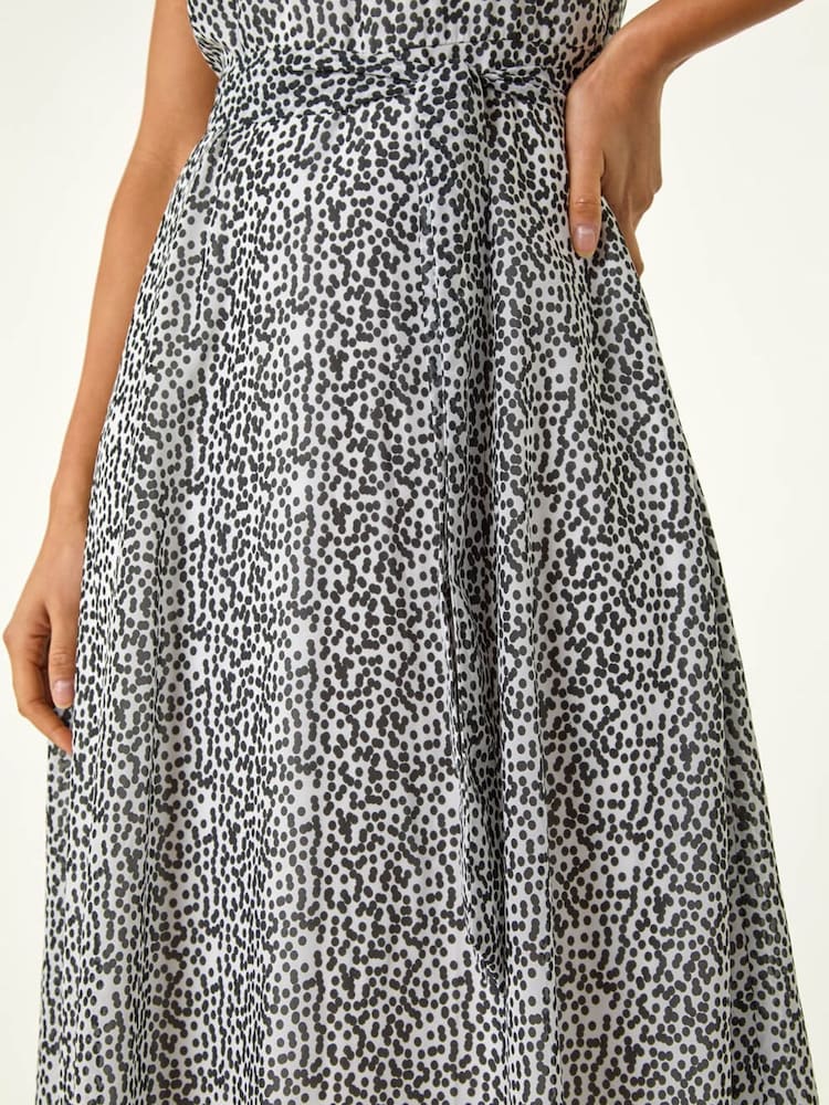 فستان متوسط الطول طبعة منقطة بطيات من Roman - Image 5 of 5 فستان متوسط الطول طبعة منقطة بطيات من Roman - Image 5 of 5