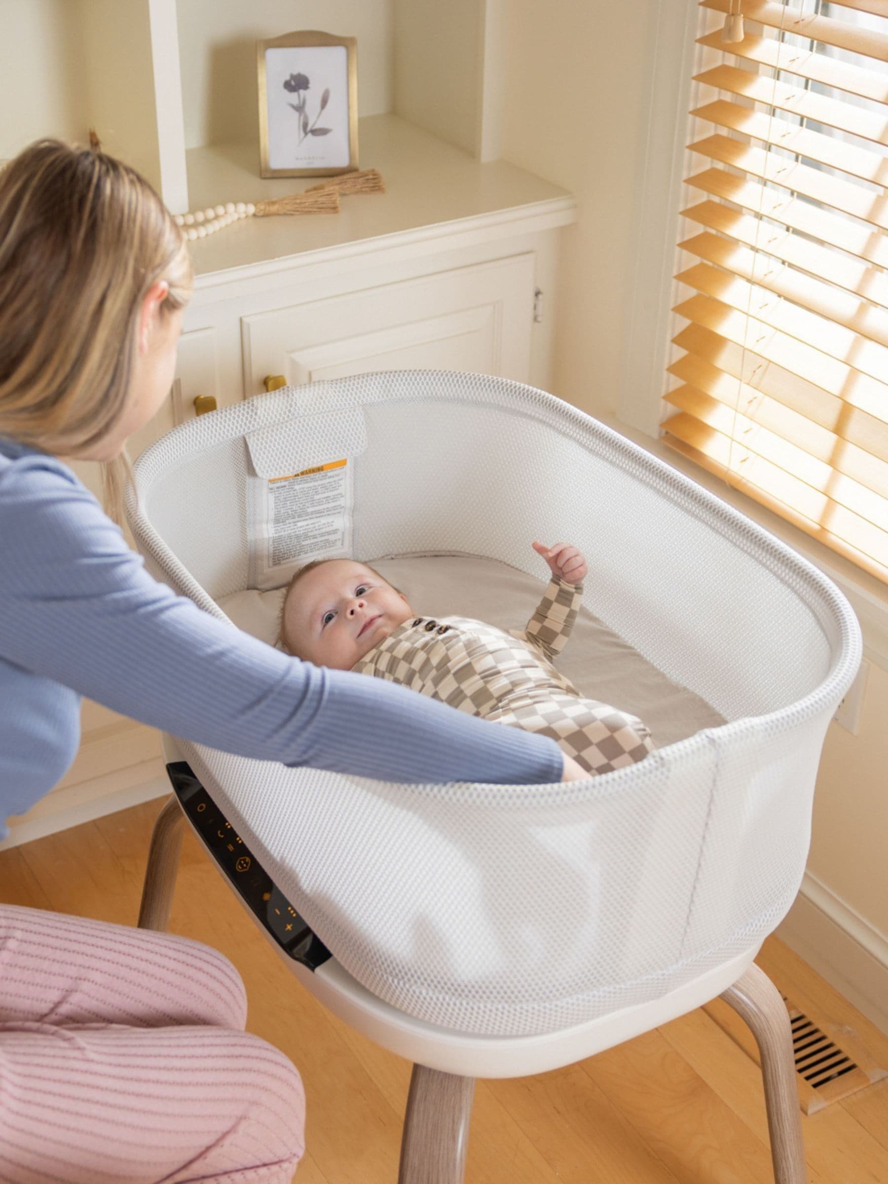 Graco Eluma Nest Bedside Crib, Luna - Image 4