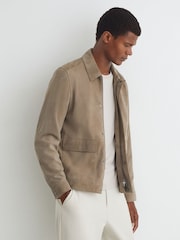 Marrom Taupe - Reiss Granual Suede Twin-Pocket Jacket - Imagem 7 de 8