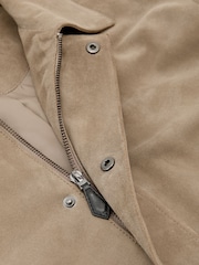 Marrom Taupe - Reiss Granual Suede Twin-Pocket Jacket - Imagem 8 de 8