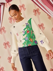 Love & Roses Embroidered Christmas Tree Bow Detail Crew Neck Knitted Jumper - Billede 4 af 5