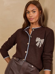 Շոկոլադե շագանակագույն - Love & Roses Crew Neck Leopard Bow Detail Knitted Cardigan - Պատկեր 1 4-ից