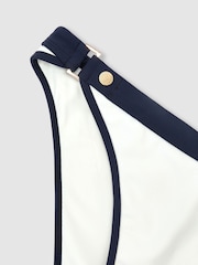 Reiss Saskia Contrast Bikinibroekje met vaste zijkanten - Afbeelding 7 van 7